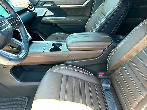 Used 2026 GMC Acadia Denali Ultimate FWD image 13