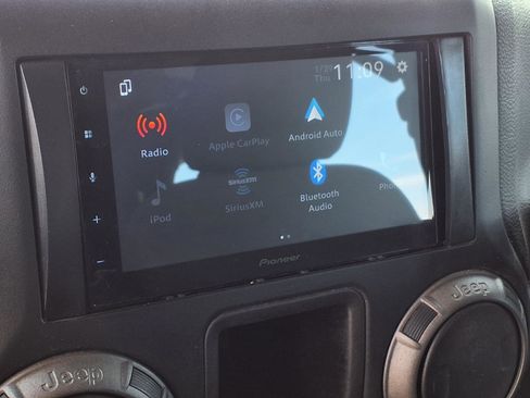 Used 2018 Jeep Wrangler Unlimited Sport w/ Connectivity Group image 11