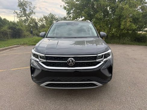 Used 2024 Volkswagen Taos SEL AWD/4WD image 2