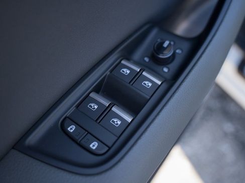 Used 2019 Audi Q8 Premium Plus w/ Premium Plus image 16