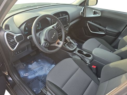 Used 2024 Kia Soul LX w/ Option Group 015 image 9