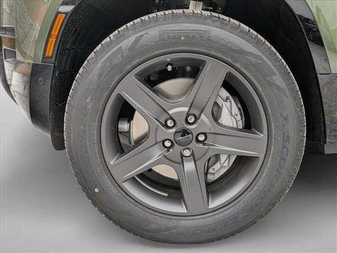 New 2026 Land Rover Defender 110 X-Dynamic SE image 10