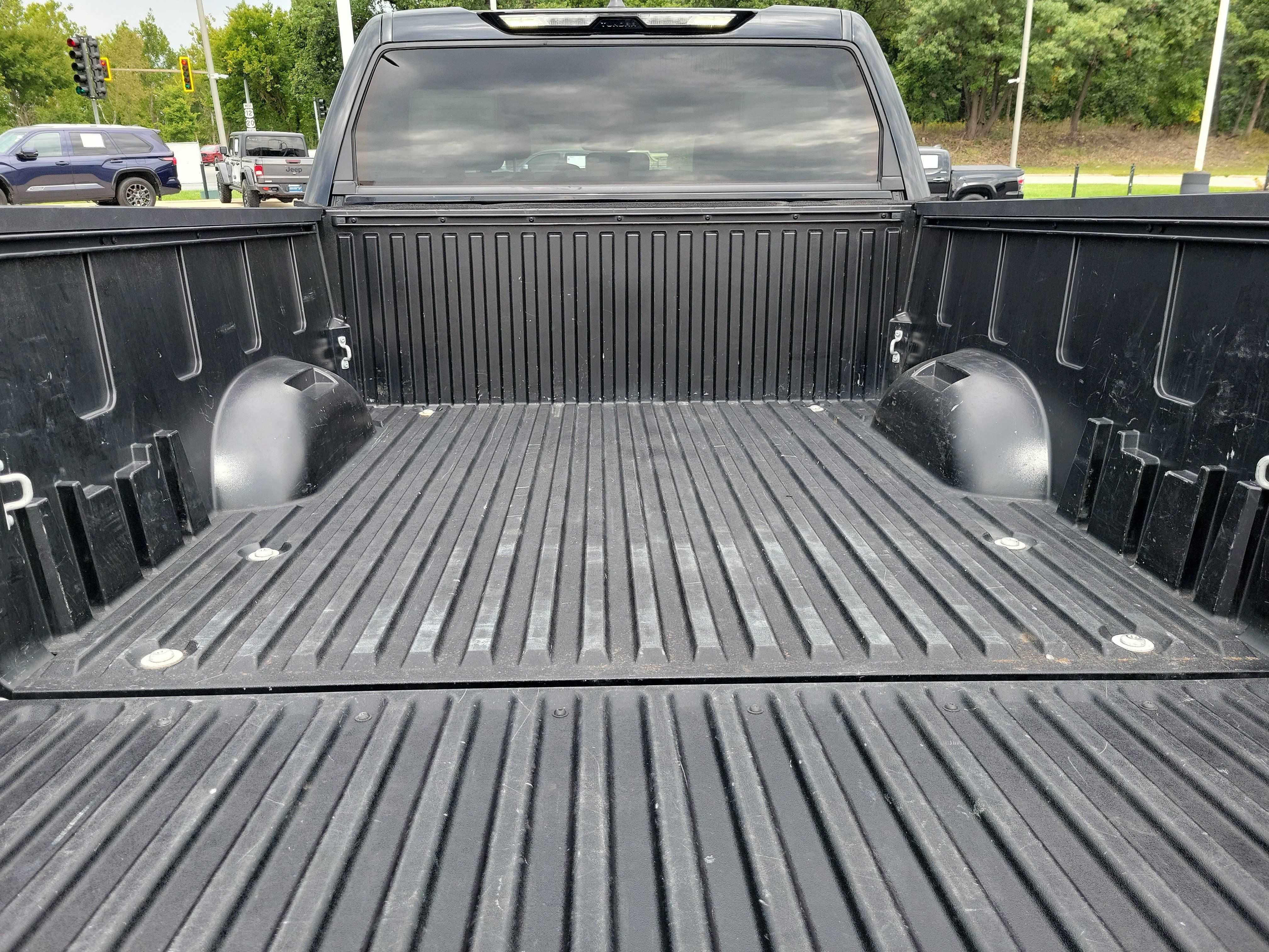 Used 2025 Toyota Tundra Limited AWD/4WD image 9
