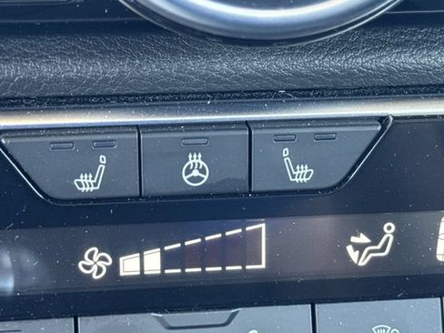 Used 2025 Nissan Sentra SV w/ All-Weather Package FWD image 33