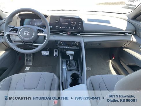 Certified 2025 Hyundai Elantra Sport FWD image 3