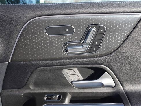 Used 2025 Mercedes-Benz GLB 250 4MATIC image 32