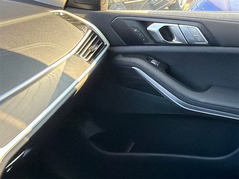 Used 2022 BMW X7 xDrive40i w/ Premium Package image 34