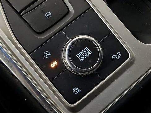 Used 2020 Ford Explorer XLT w/ Equipment Group 202A image 26