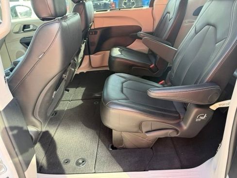 Used 2024 Chrysler Pacifica Touring-L w/ Road Tripper Package AWD/4WD image 12