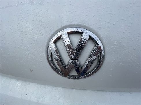 Used 2019 Volkswagen Beetle 2.0T SE image 3