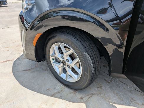 Certified 2023 Kia Soul LX w/ LX Technology Package FWD image 34
