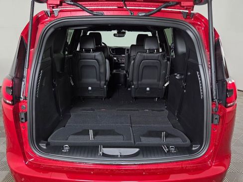 New 2026 Chrysler Pacifica Select image 10