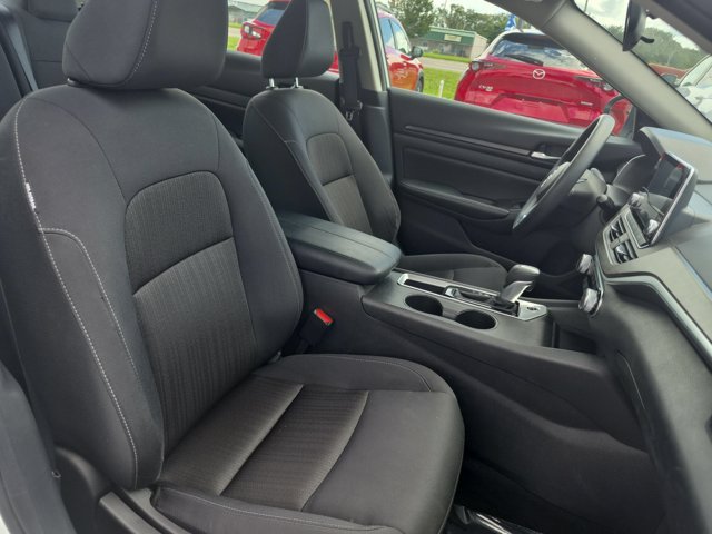 Used 2025 Nissan Altima 2.5 SV FWD image 27