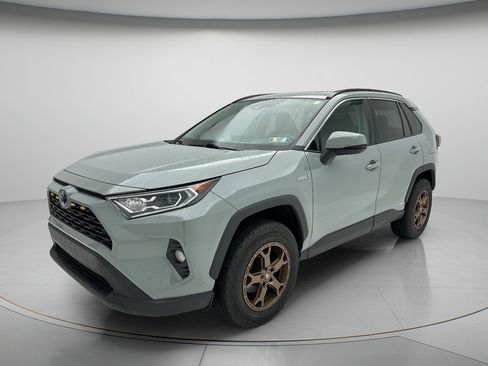 Used 2021 Toyota RAV4 XLE w/ Convenience Package AWD/4WD image 3