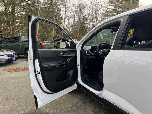 Certified 2025 Chevrolet Equinox LT w/ Safety and Technology Package image 15