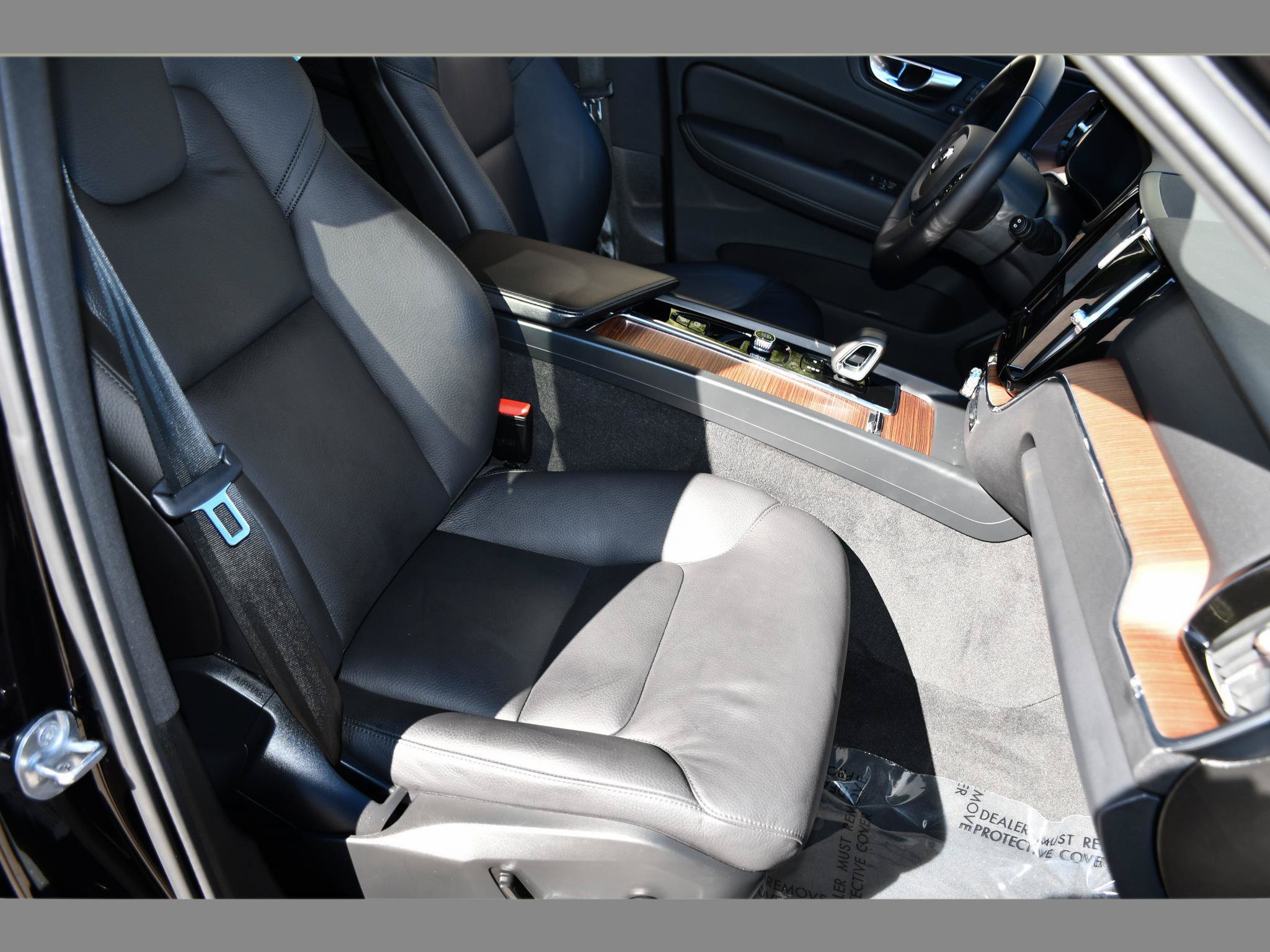 Certified 2024 Volvo XC60 B5 Plus w/ Protection Package Premier AWD/4WD image 32