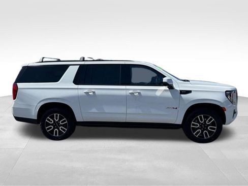 Used 2023 GMC Yukon XL AT4 w/ Technology Package AWD/4WD image 9