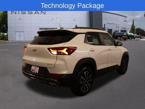 Used 2023 Chevrolet TrailBlazer ACTIV w/ Sun and Liftgate Package image 3