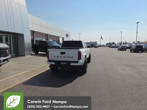 Used 2025 Toyota Tacoma SR5 AWD/4WD image 11