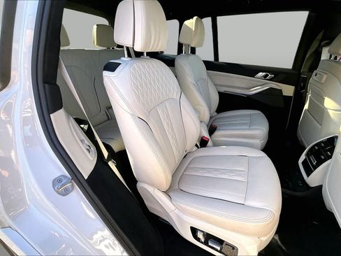 Used 2022 BMW X7 M50i AWD/4WD image 19