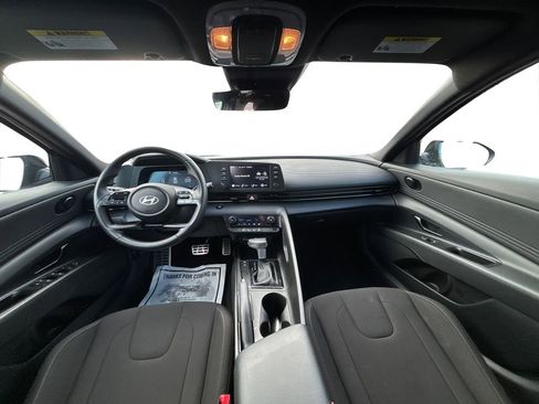 Certified 2025 Hyundai Elantra Sport image 17