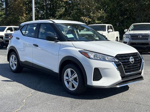 New 2025 Nissan Kicks Play S image 2