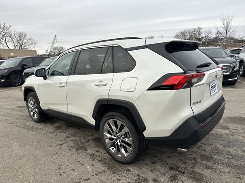 Used 2021 Toyota RAV4 XLE Premium image 7