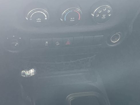 Used 2018 Jeep Wrangler Unlimited Sport S image 19