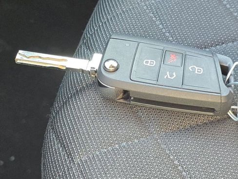 Used 2021 Volkswagen Atlas Cross Sport S image 31