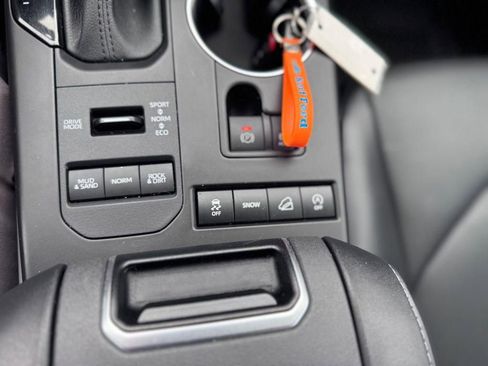 Used 2021 Toyota Highlander XLE image 27