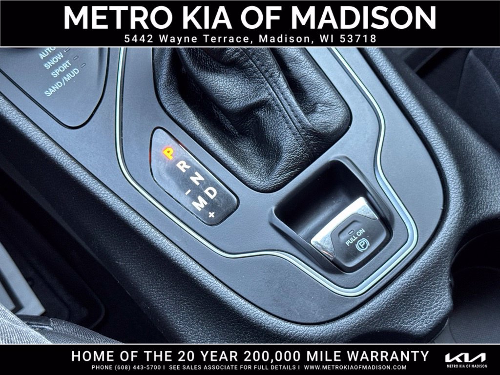 Used 2021 Jeep Cherokee Latitude Lux w/ Comfort/Convenience Group AWD/4WD image 24