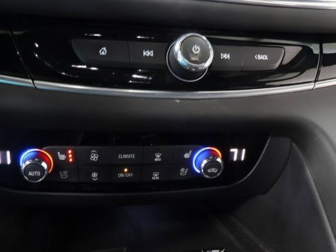 Used 2022 Buick Enclave Avenir w/ Avenir Technology Package image 11