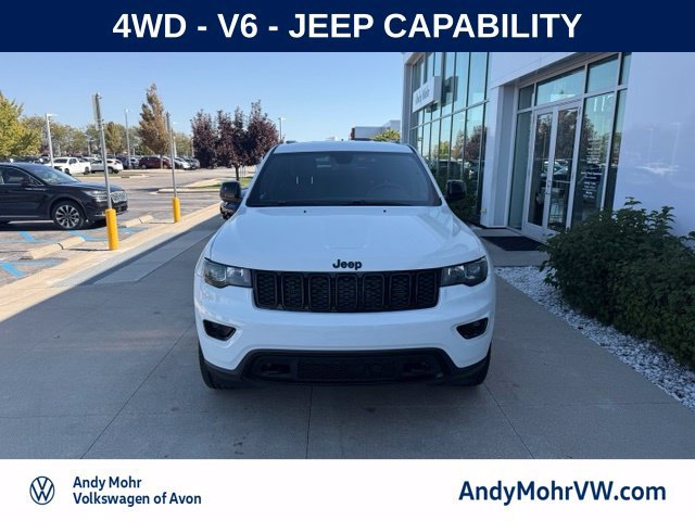 Used 2018 Jeep Grand Cherokee Laredo AWD/4WD image 2