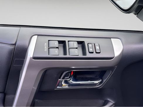 Used 2021 Toyota 4Runner SR5 image 31