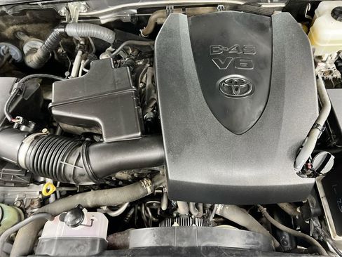 Used 2016 Toyota Tacoma TRD Off-Road w/ Premium & Technology Package image 25