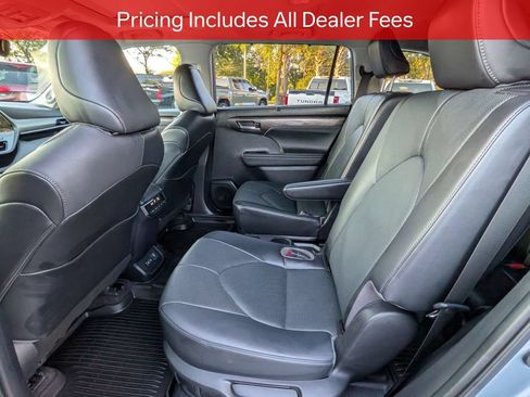 Used 2023 Toyota Highlander Limited FWD image 15