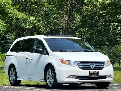 Used 2011 Honda Odyssey Touring image 2