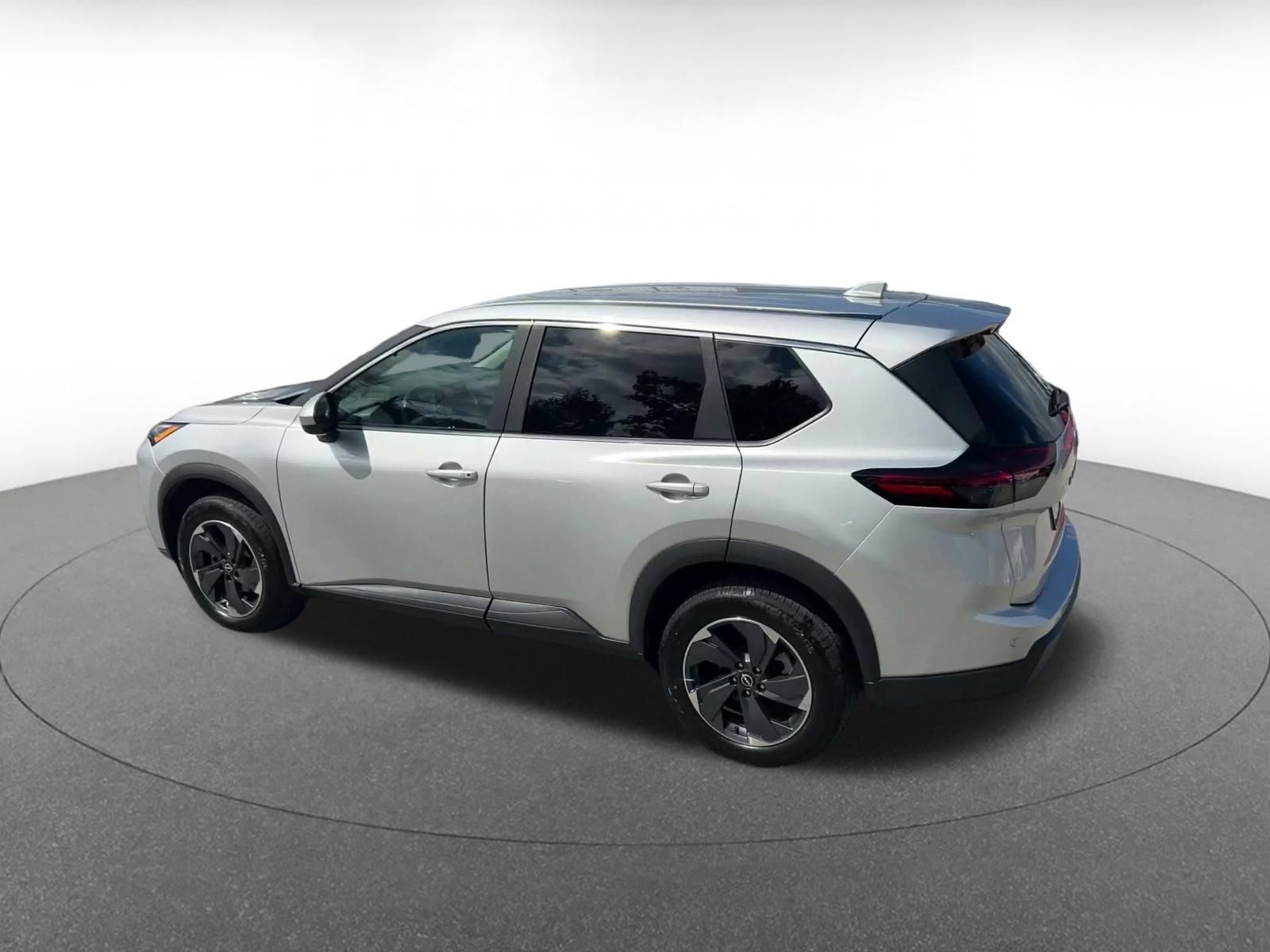 Used 2025 Nissan Rogue SV FWD image 9