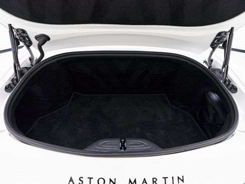 Used 2023 Aston Martin V8 Vantage Roadster image 28