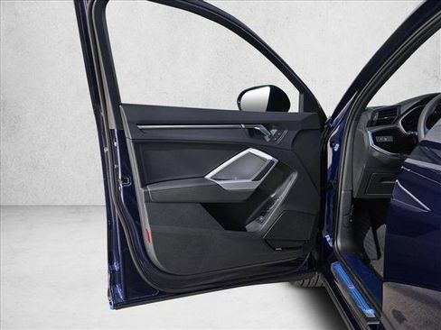 New 2025 Audi Q3 2.0T Premium image 12