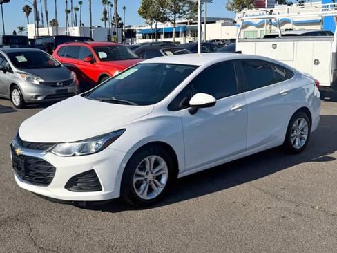 Used 2019 Chevrolet Cruze LS w/ LS Convenience Package FWD image 2