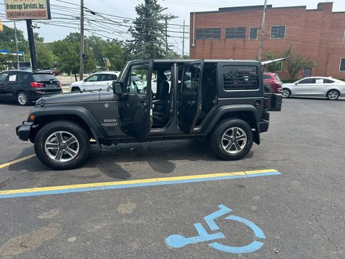 Used 2016 Jeep Wrangler Unlimited Sport w/ Quick Order Package 24S AWD/4WD image 2