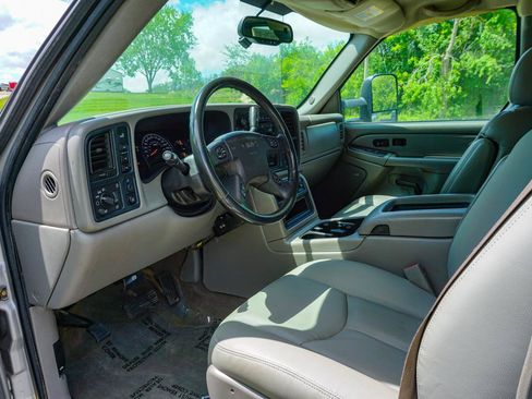 Used 2005 GMC Sierra 2500 SLT w/ Heavy-Duty Power Package AWD/4WD image 15