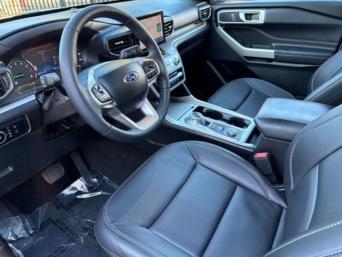 Used 2023 Ford Explorer XLT w/ Equipment Group 202A image 10