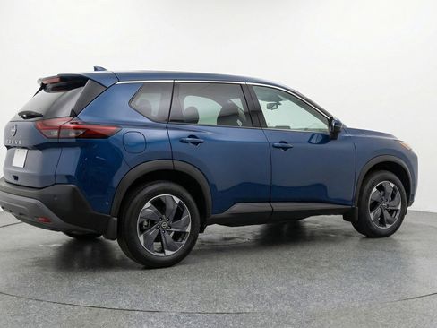 Used 2025 Nissan Rogue SV AWD/4WD image 9