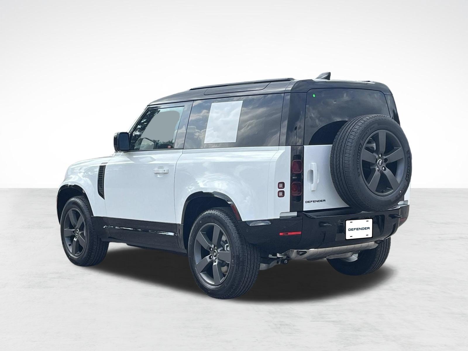 Used 2025 Land Rover Defender 90 X-Dynamic SE AWD/4WD image 3