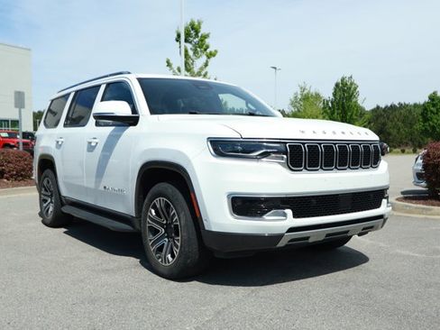 Used 2022 Jeep Wagoneer Series III image 2