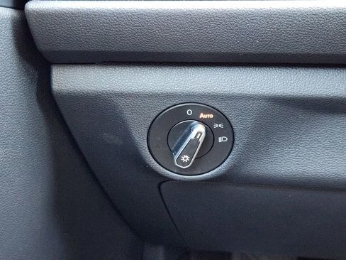 Used 2024 Volkswagen Jetta SE image 23