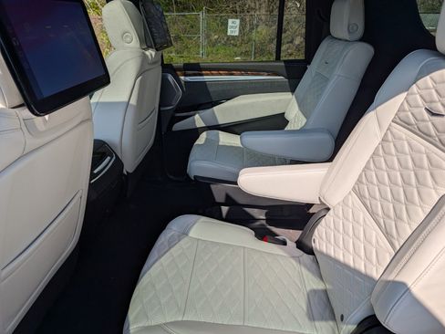 New 2026 Cadillac Escalade ESV Platinum Sport w/ LPO, ONYX Package AWD/4WD image 30
