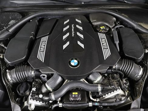 Used 2022 BMW 750i xDrive w/ M Sport Package AWD/4WD image 22